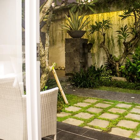 Transera Kamini Legian Hotel מראה חיצוני תמונה