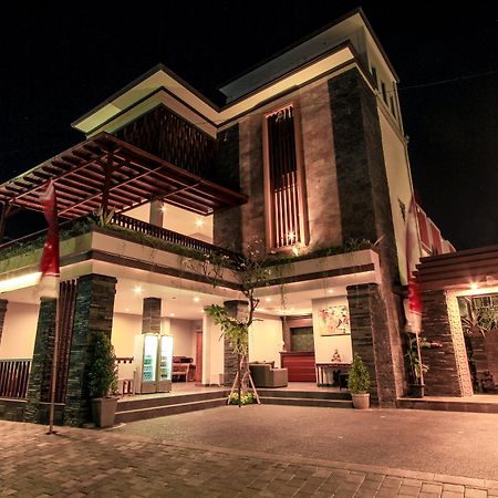 Transera Kamini Legian Hotel מראה חיצוני תמונה