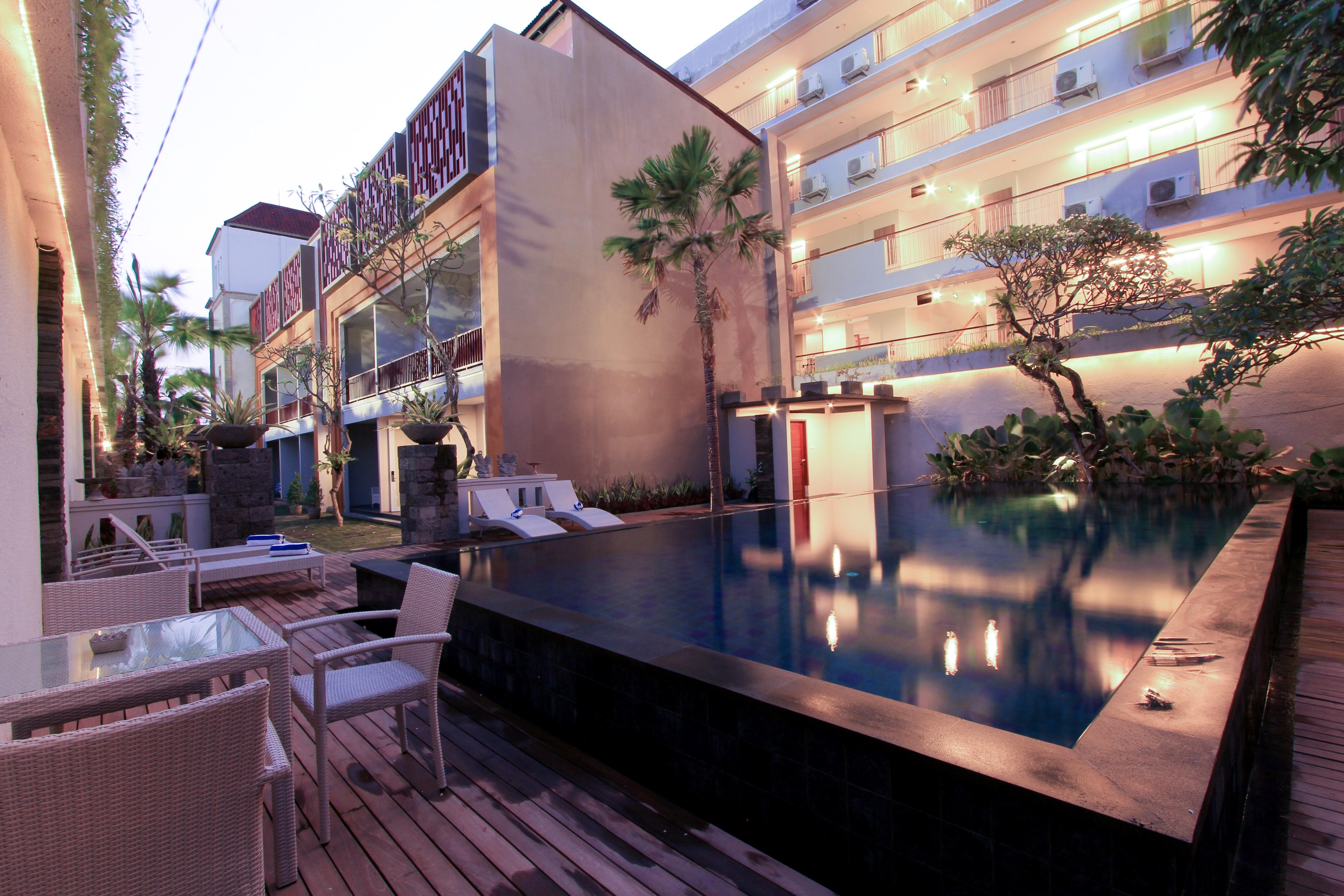 Transera Kamini Legian Hotel מראה חיצוני תמונה