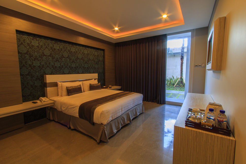 Transera Kamini Legian Hotel מראה חיצוני תמונה