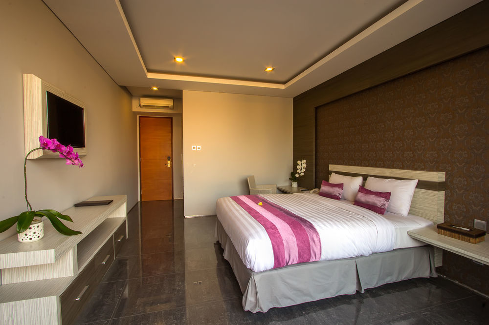 Transera Kamini Legian Hotel מראה חיצוני תמונה