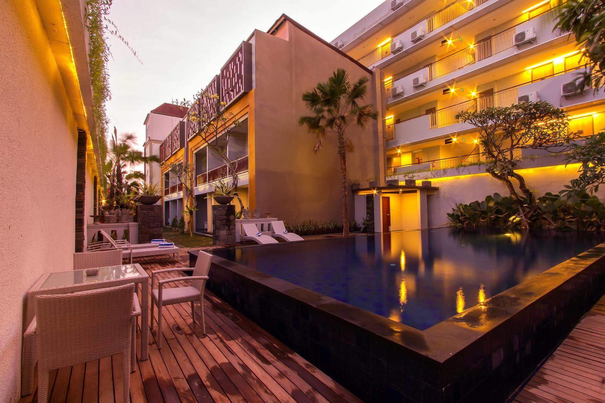 Transera Kamini Legian Hotel מראה חיצוני תמונה