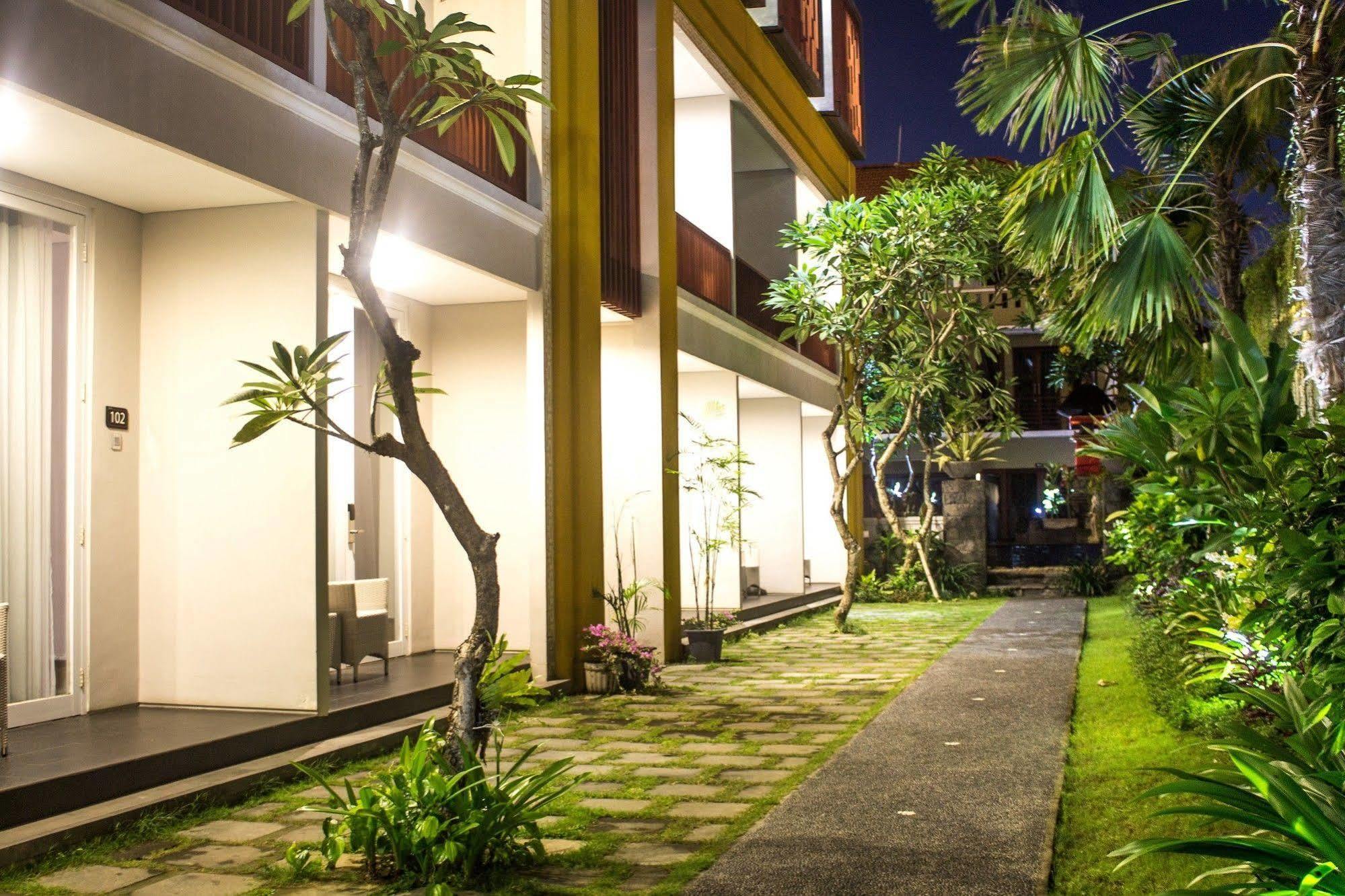 Transera Kamini Legian Hotel מראה חיצוני תמונה