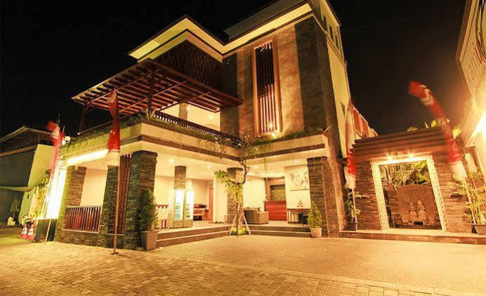 Transera Kamini Legian Hotel מראה חיצוני תמונה